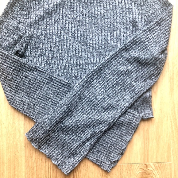 NWOT Grey Long Sleeve Crop Top - Picture 7 of 8